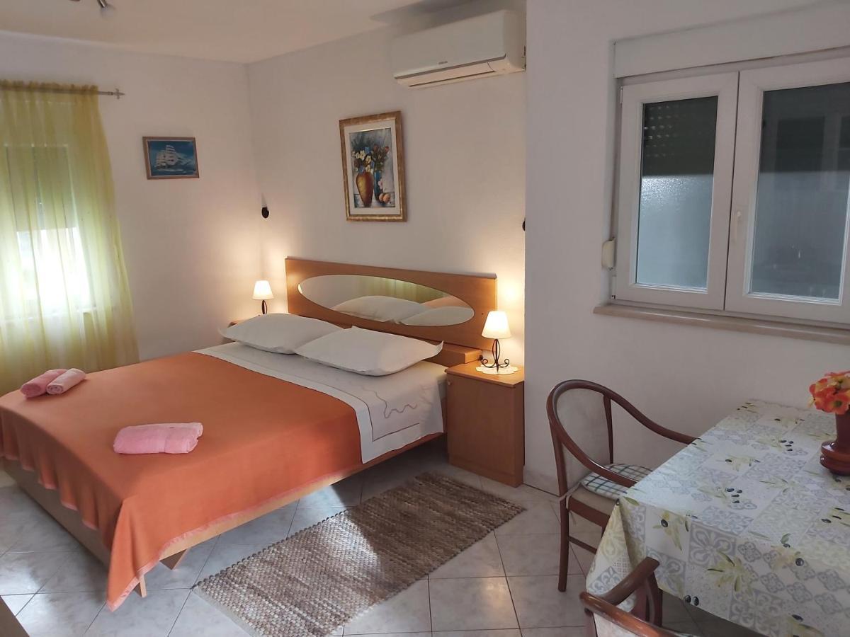 Seaside Apartment For 2 P Trogir Exteriör bild