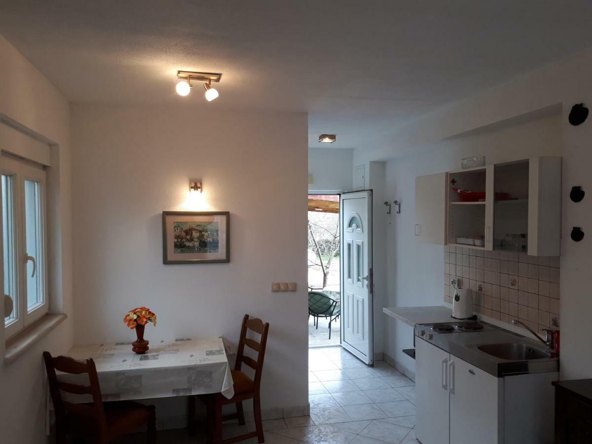 Seaside Apartment For 2 P Trogir Exteriör bild